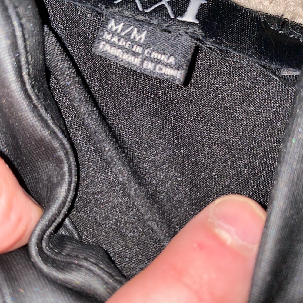 Dresses - Picture 2 of 16